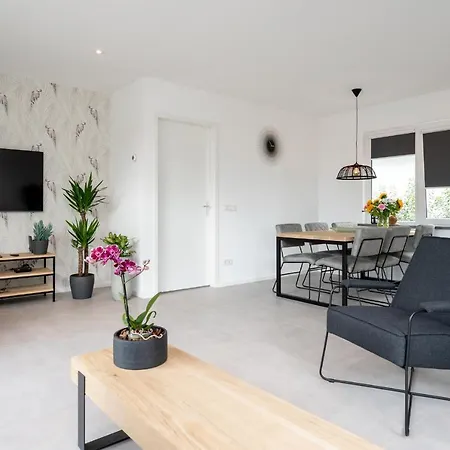 Holiday Apartment *